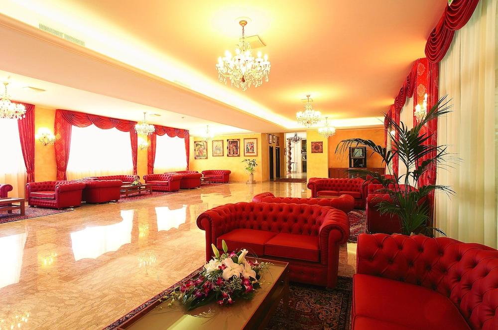 Grand Hotel Adriatico Montesilvano Exterior photo