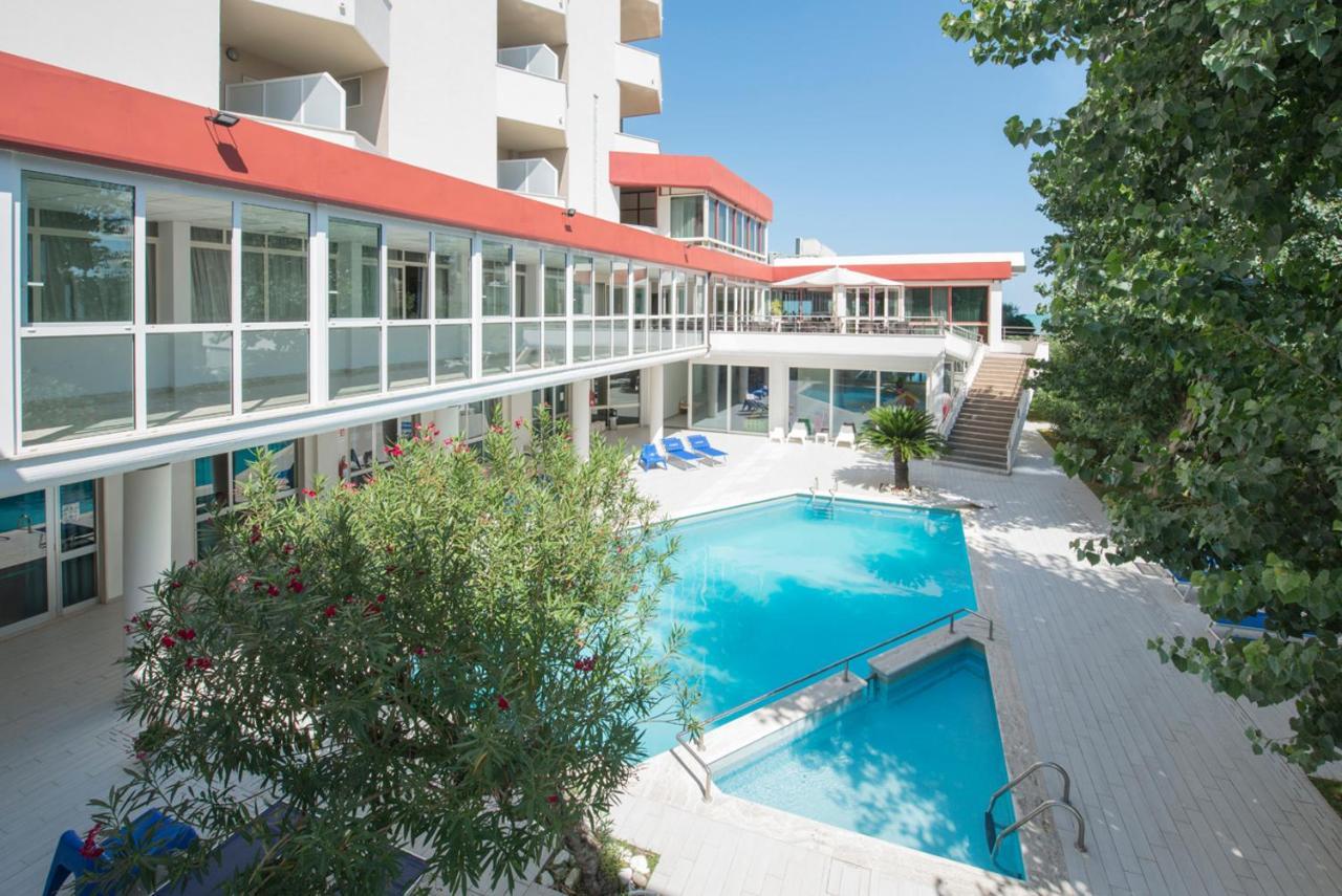 Grand Hotel Adriatico Montesilvano Exterior photo
